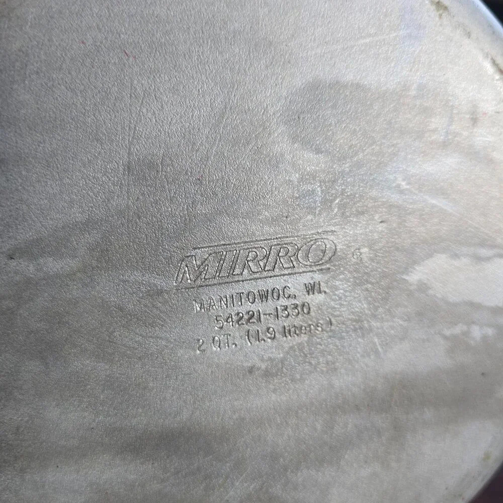 Vintage Mirro 2 Quart (1.9L) Saucepan - Non-Stick with Wooden Handle